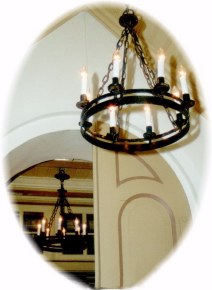 Lysekroner fra Kronborg i Holla kirke.